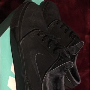 Black nike Stefan janoski shows